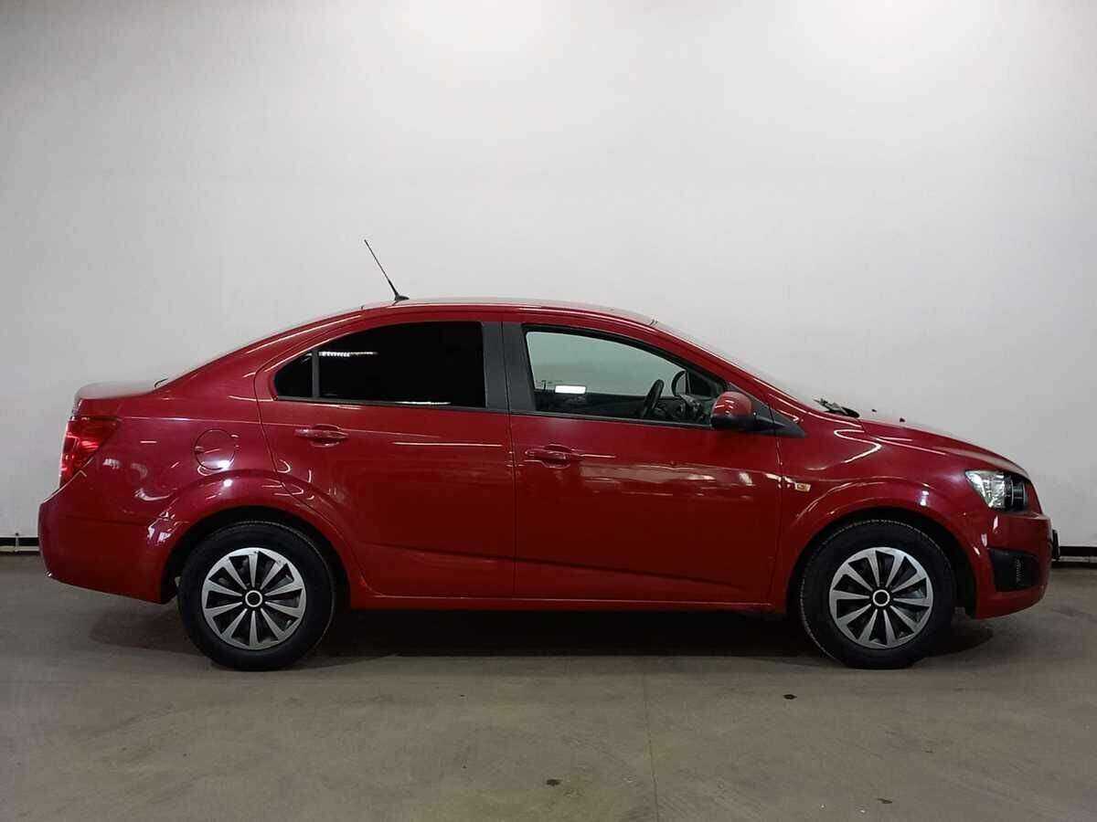 Chevrolet Aveo с пробегом — 2013 год. Фото: #3