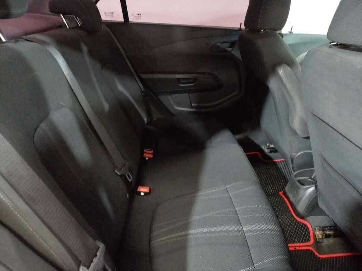 Chevrolet Aveo с пробегом — 2013 год. Фото: #9