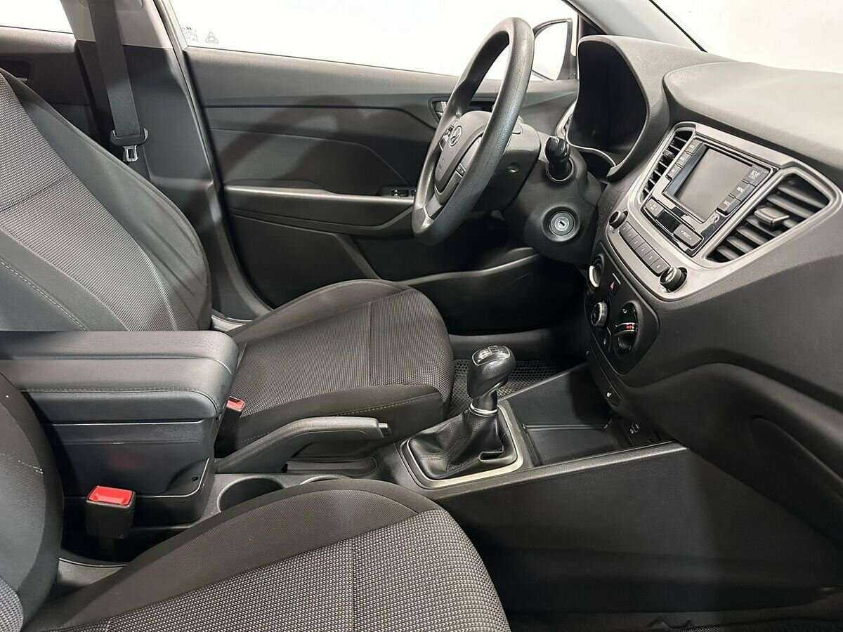 Hyundai Solaris с пробегом — 2019 год. Фото: #8