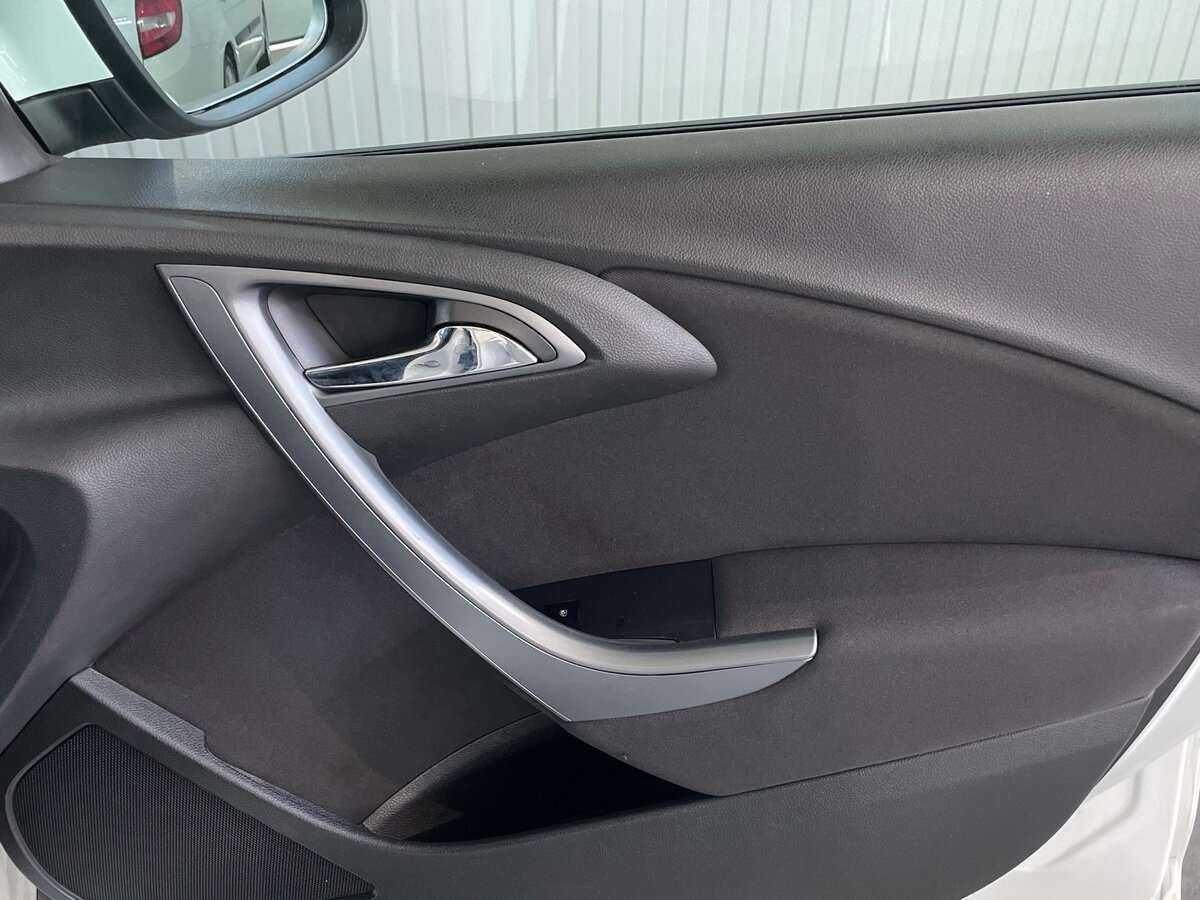 Opel Astra с пробегом — 2012 год. Фото: #21