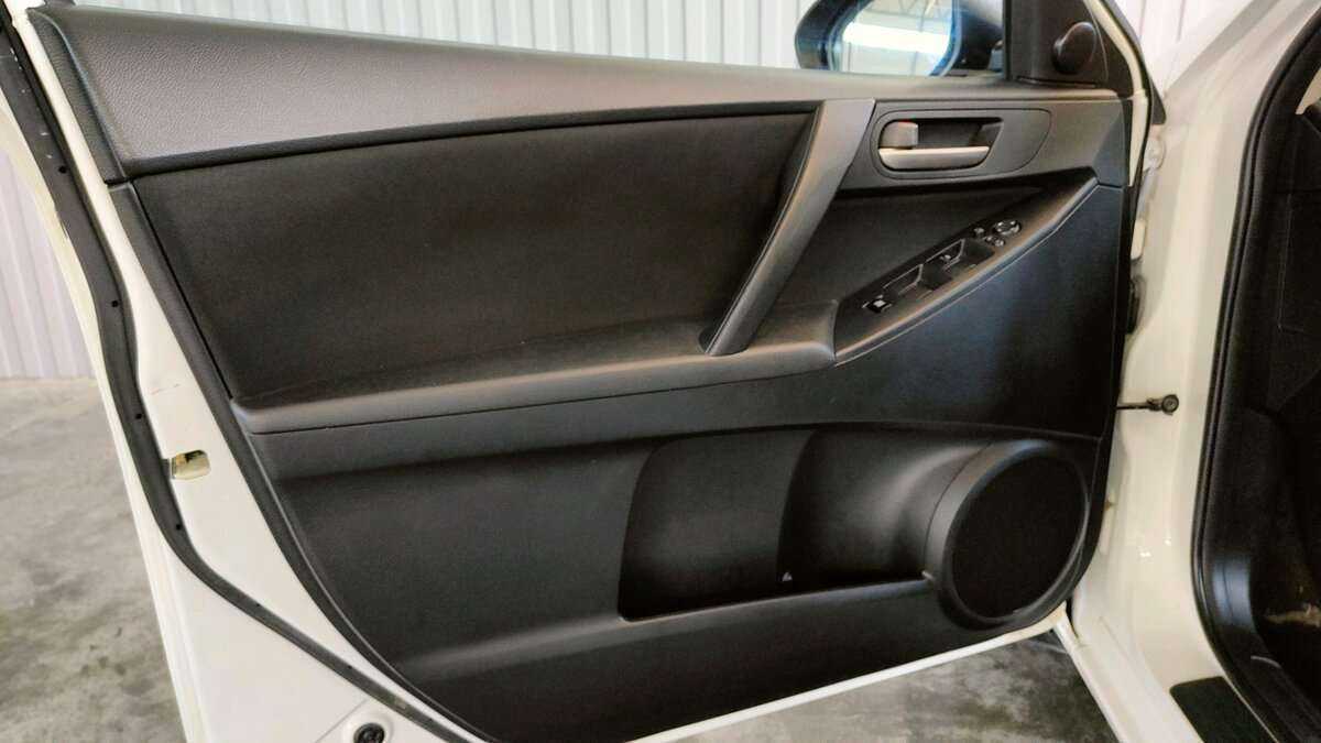 Mazda 3 с пробегом — 2012 год. Фото: #10