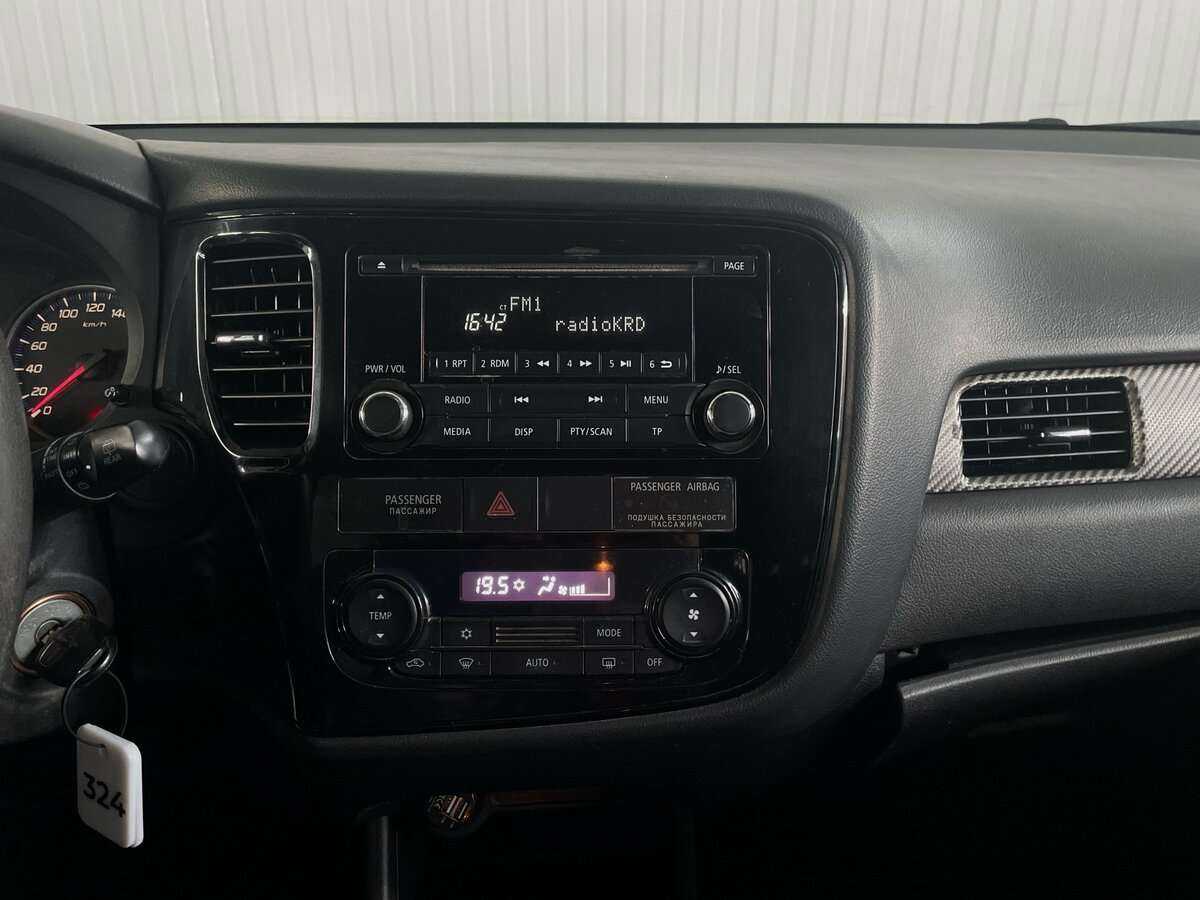 Mitsubishi Outlander с пробегом — 2013 год. Фото: #11