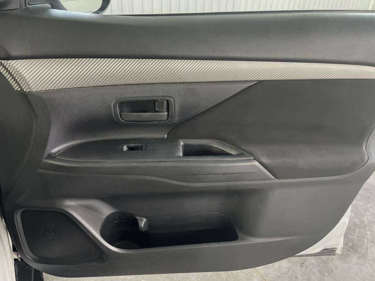 Mitsubishi Outlander с пробегом — 2013 год. Фото: #18