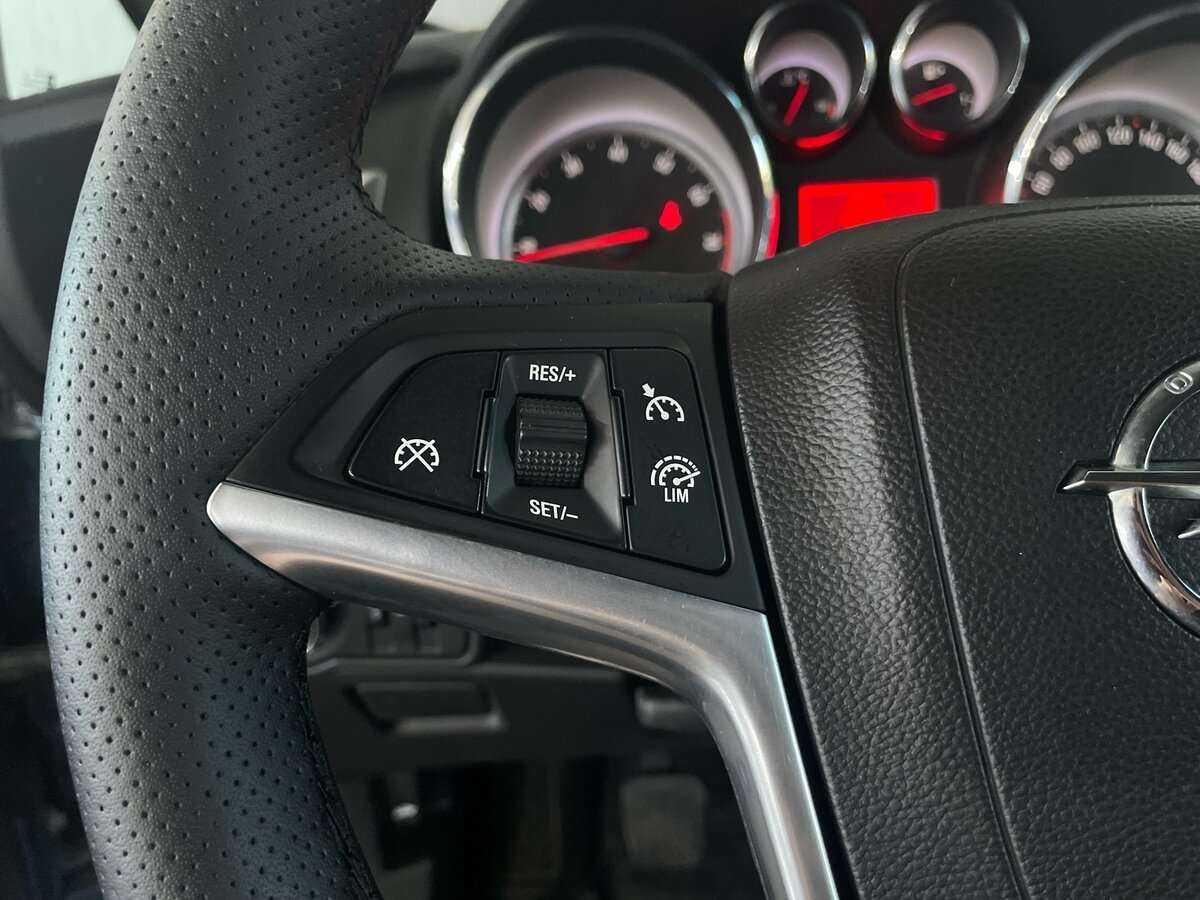 Opel Astra с пробегом — 2014 год. Фото: #10