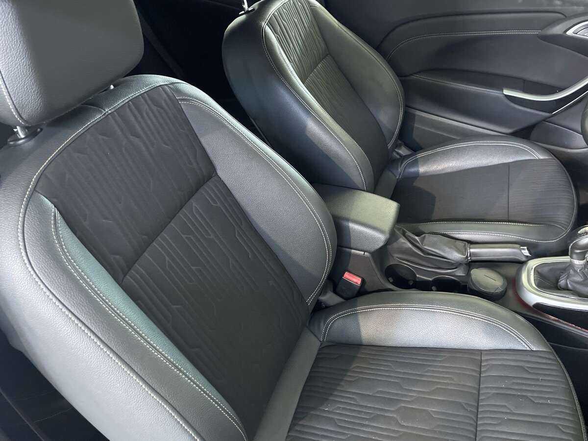 Opel Astra с пробегом — 2014 год. Фото: #19