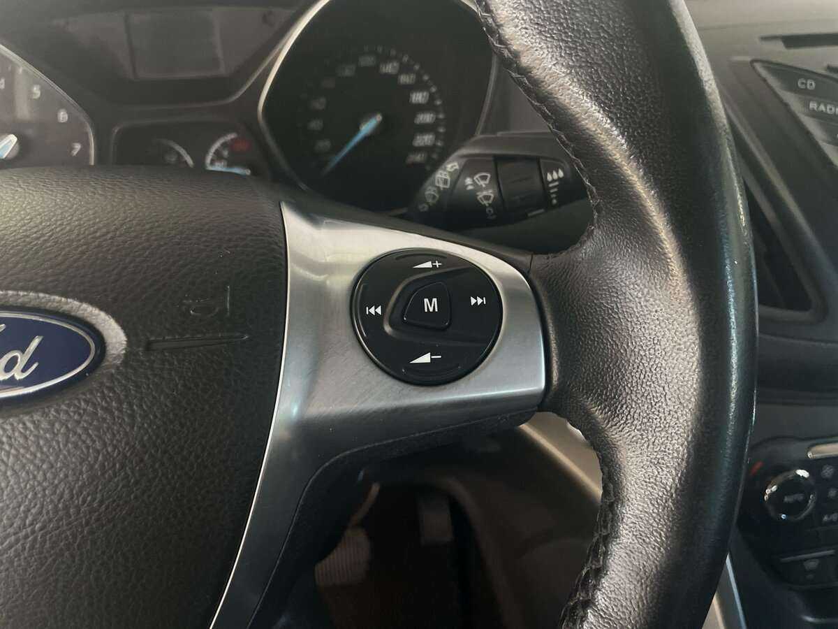 Ford Kuga с пробегом — 2015 год. Фото: #11