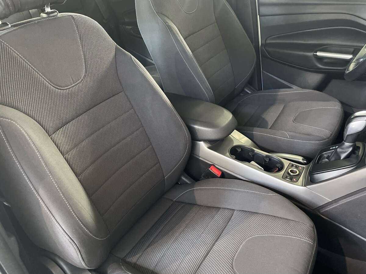 Ford Kuga с пробегом — 2015 год. Фото: #17