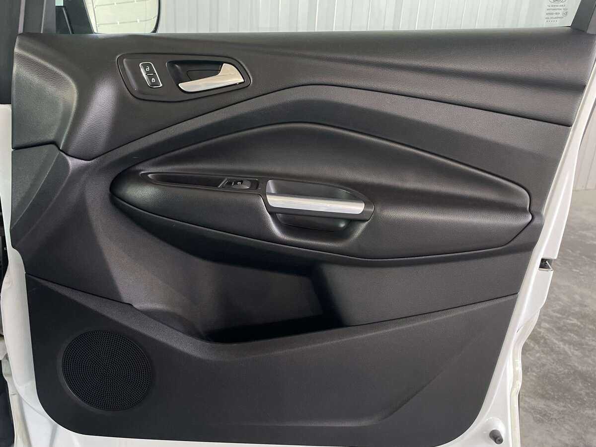 Ford Kuga с пробегом — 2015 год. Фото: #21