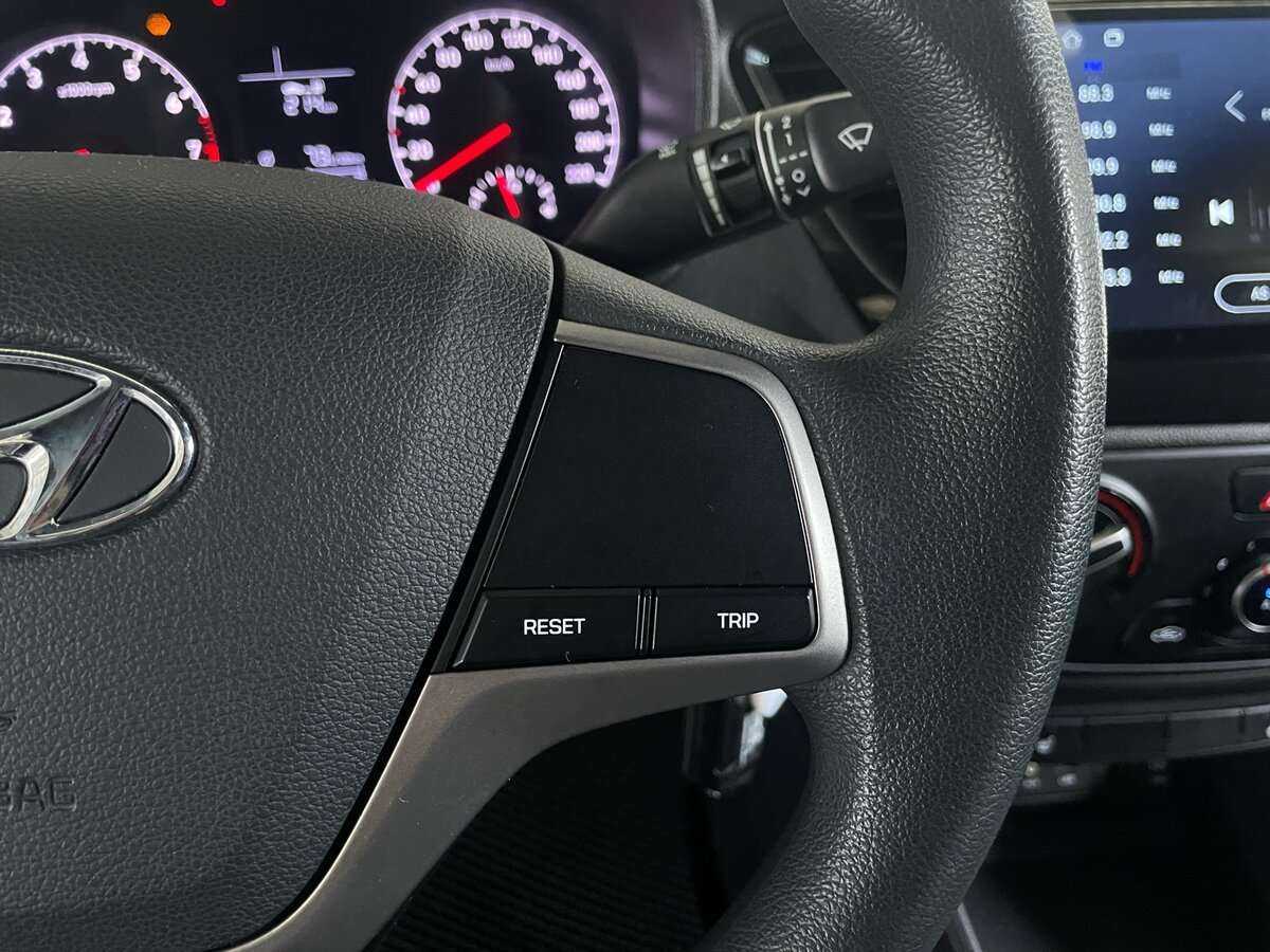 Hyundai Solaris с пробегом — 2019 год. Фото: #11