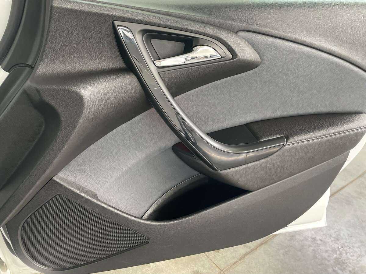 Opel Astra с пробегом — 2014 год. Фото: #18