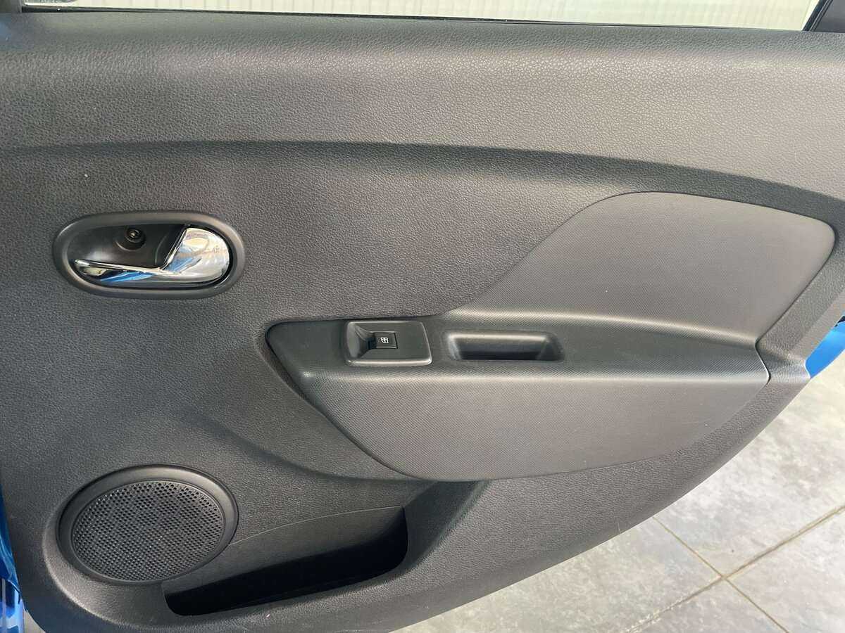 Renault Sandero с пробегом — 2018 год. Фото: #18