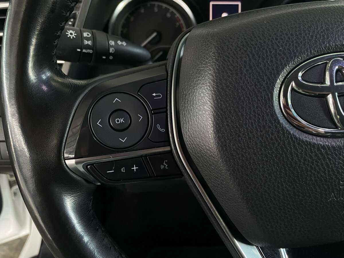 Toyota Camry с пробегом — 2018 год. Фото: #12