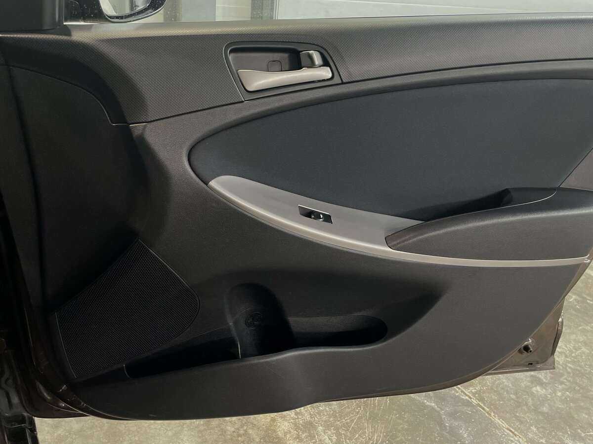 Hyundai Solaris с пробегом — 2015 год. Фото: #17