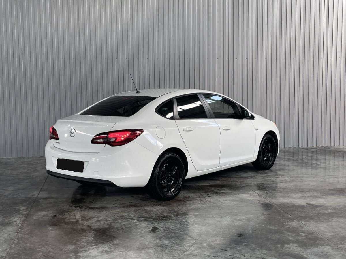 Opel Astra с пробегом — 2013 год. Фото: #4