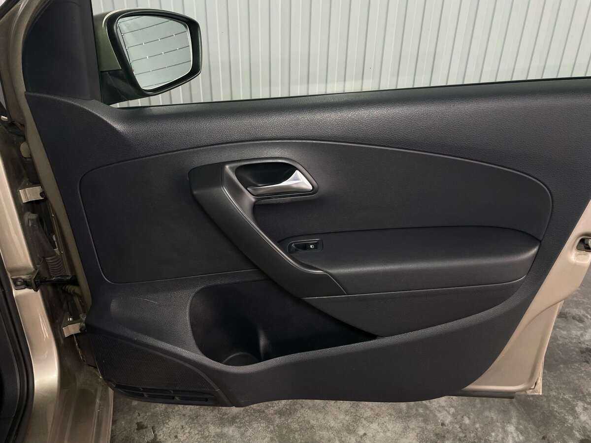 Volkswagen Polo с пробегом — 2016 год. Фото: #19