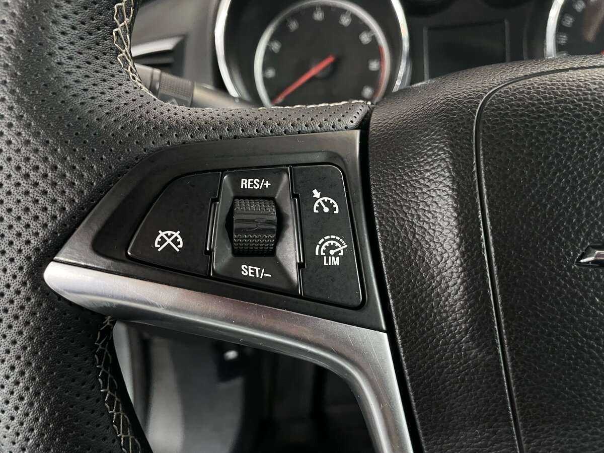 Opel Astra с пробегом — 2012 год. Фото: #8