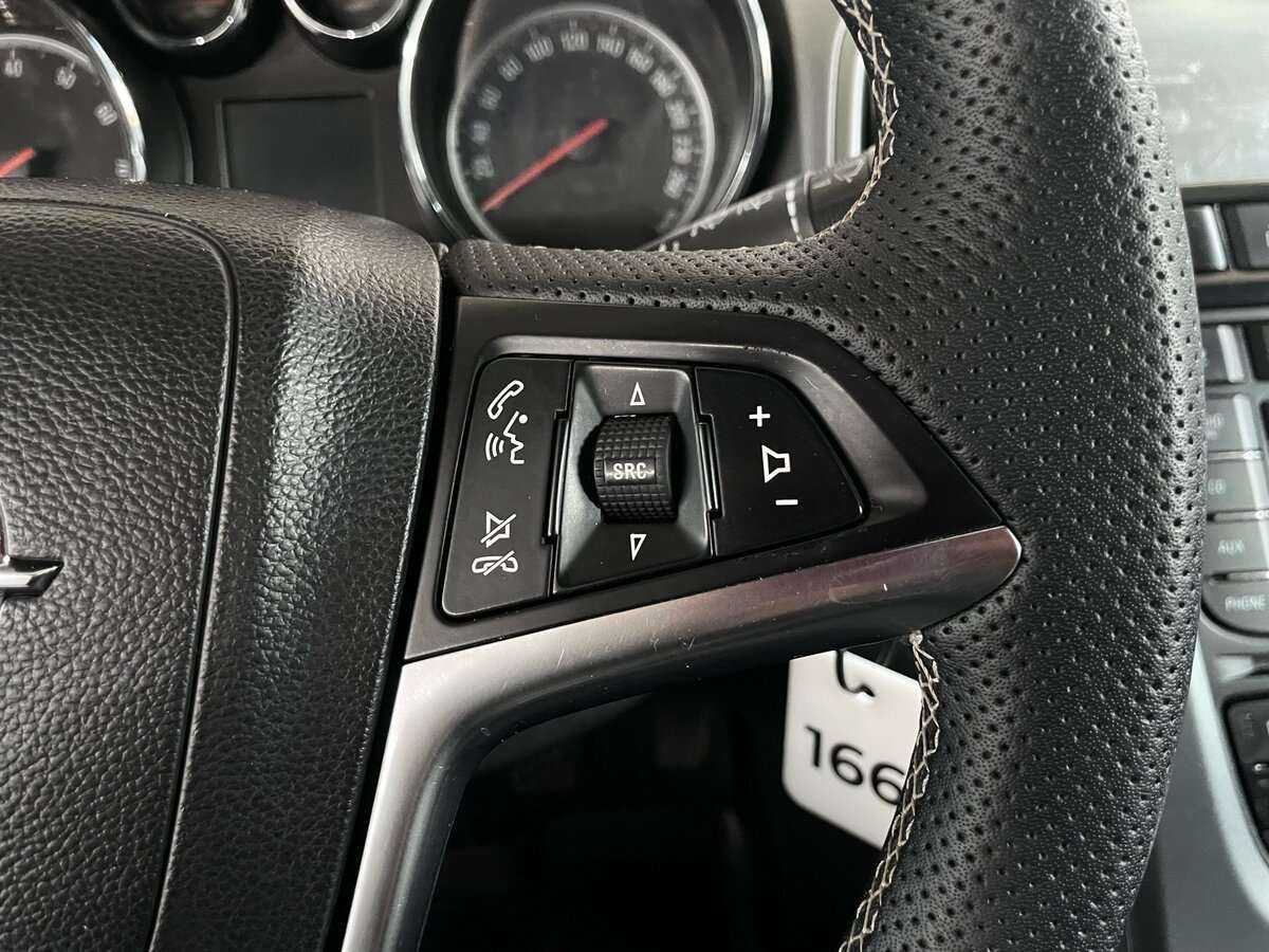 Opel Astra с пробегом — 2012 год. Фото: #9