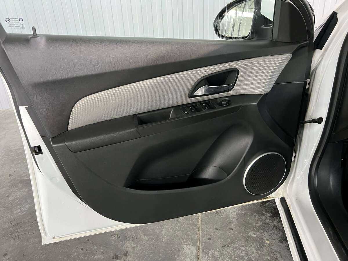 Chevrolet Cruze с пробегом — 2013 год. Фото: #8