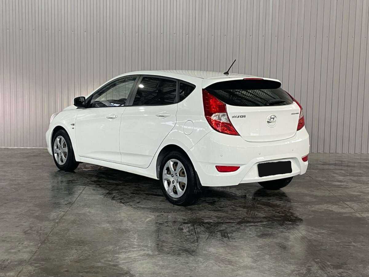 Hyundai Solaris с пробегом — 2014 год. Фото: #6