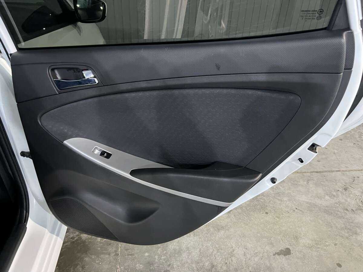 Hyundai Solaris с пробегом — 2014 год. Фото: #15