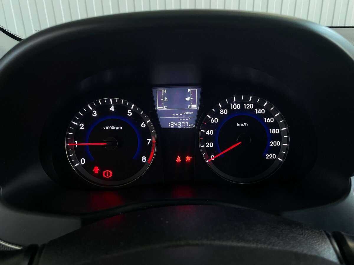 Hyundai Solaris с пробегом — 2014 год. Фото: #12