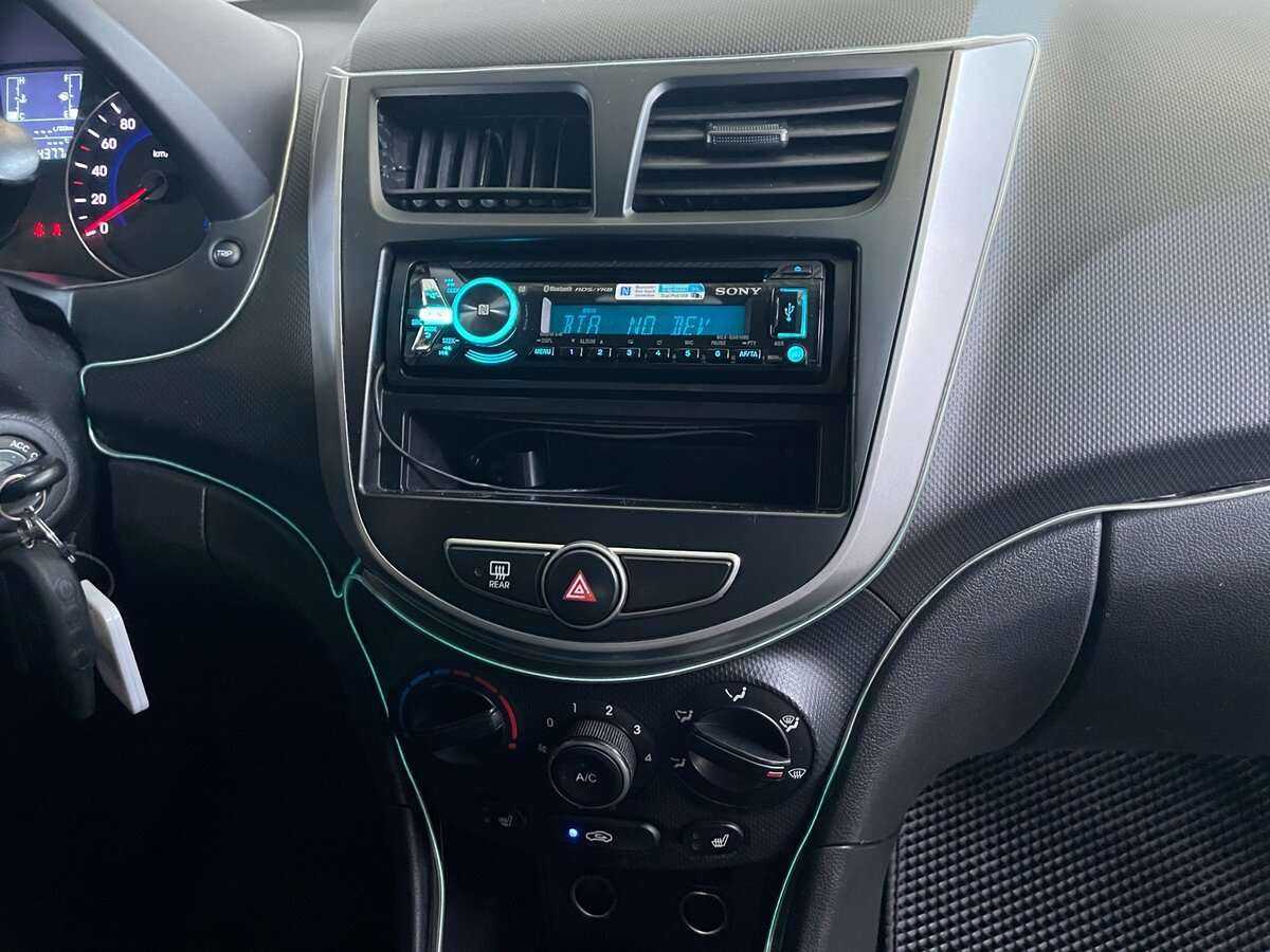 Hyundai Solaris с пробегом — 2014 год. Фото: #13