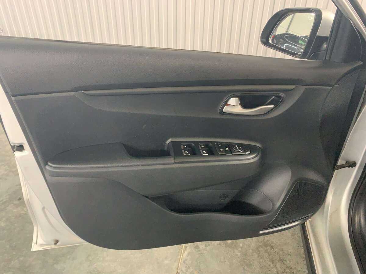 Kia Rio с пробегом — 2019 год. Фото: #20