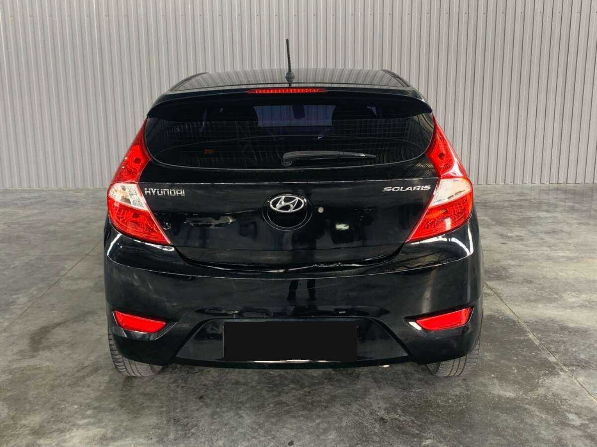 Hyundai Solaris с пробегом — 2012 год. Фото: #5