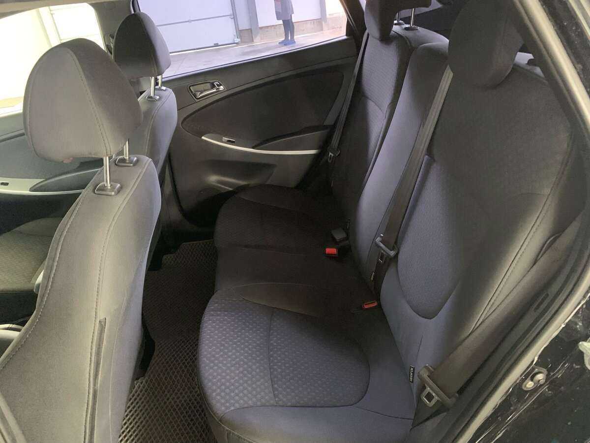 Hyundai Solaris с пробегом — 2012 год. Фото: #10