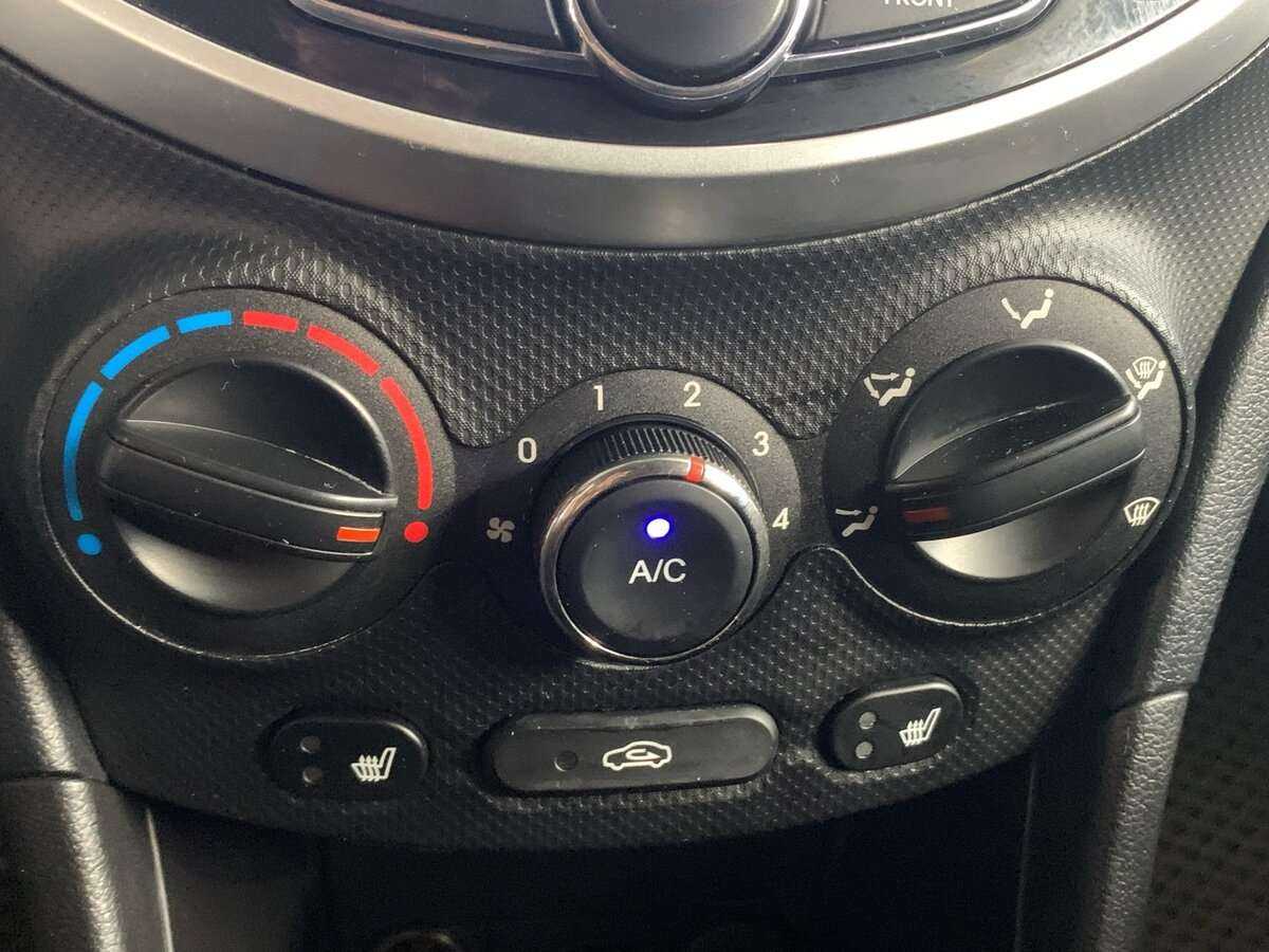 Hyundai Solaris с пробегом — 2012 год. Фото: #14