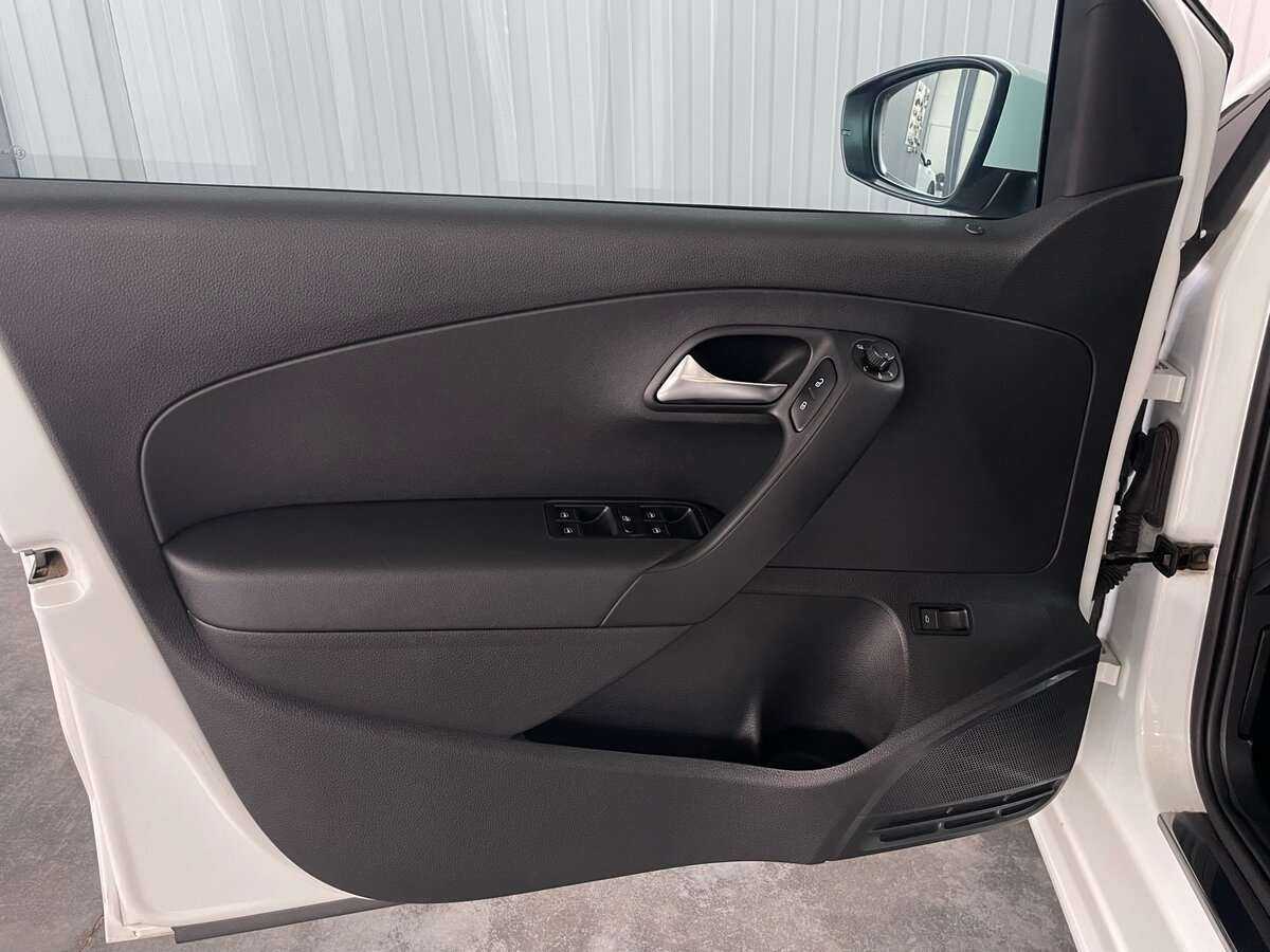 Volkswagen Polo с пробегом — 2018 год. Фото: #8