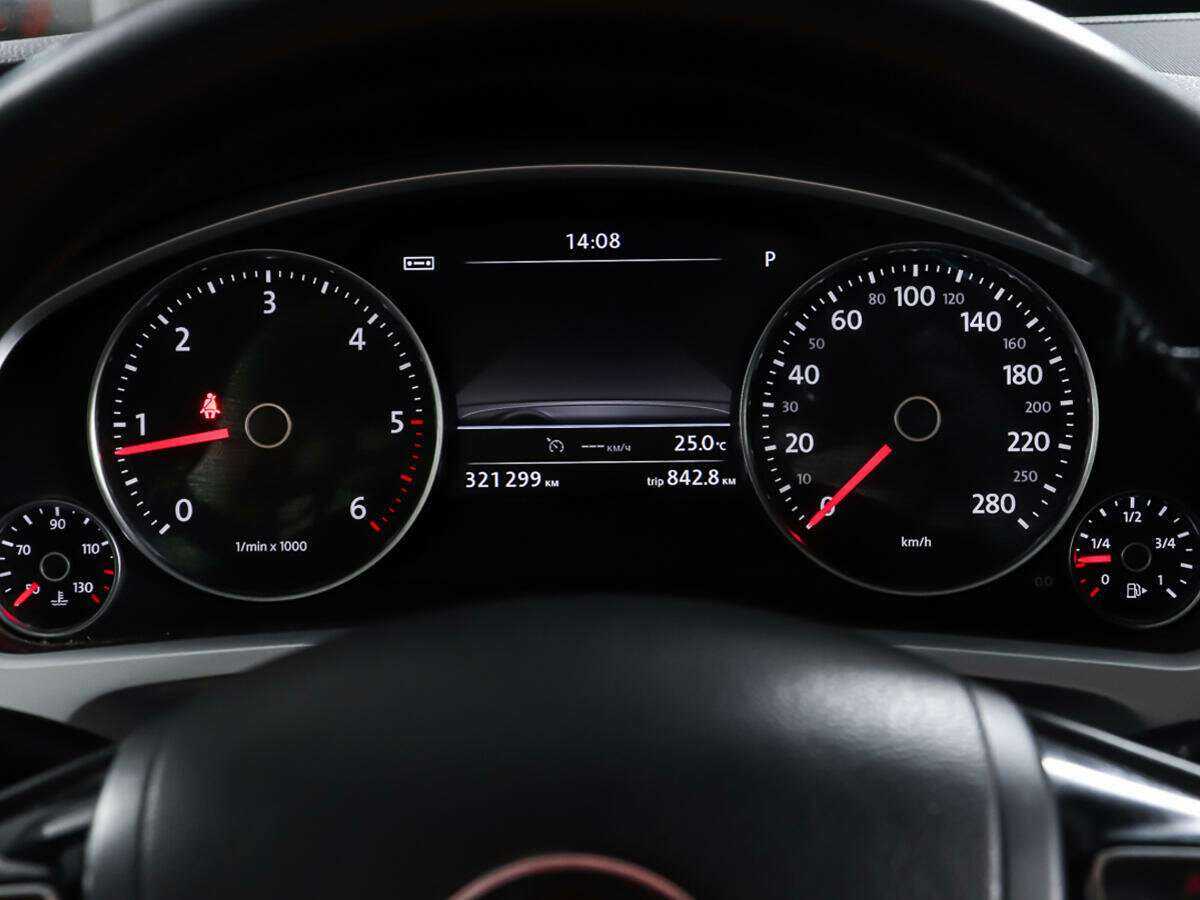 Volkswagen Touareg с пробегом — 2013 год. Фото: #13