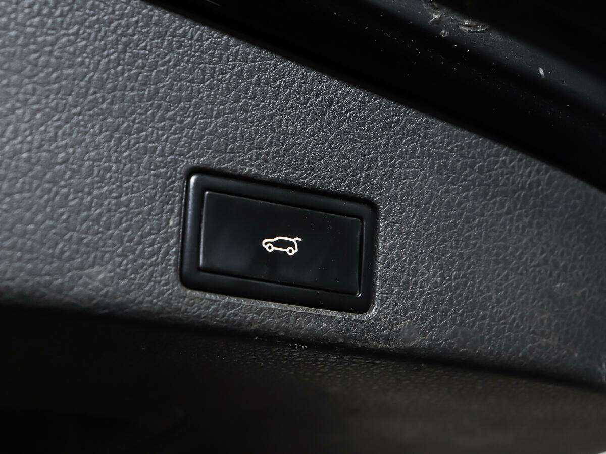 Volkswagen Touareg с пробегом — 2013 год. Фото: #15