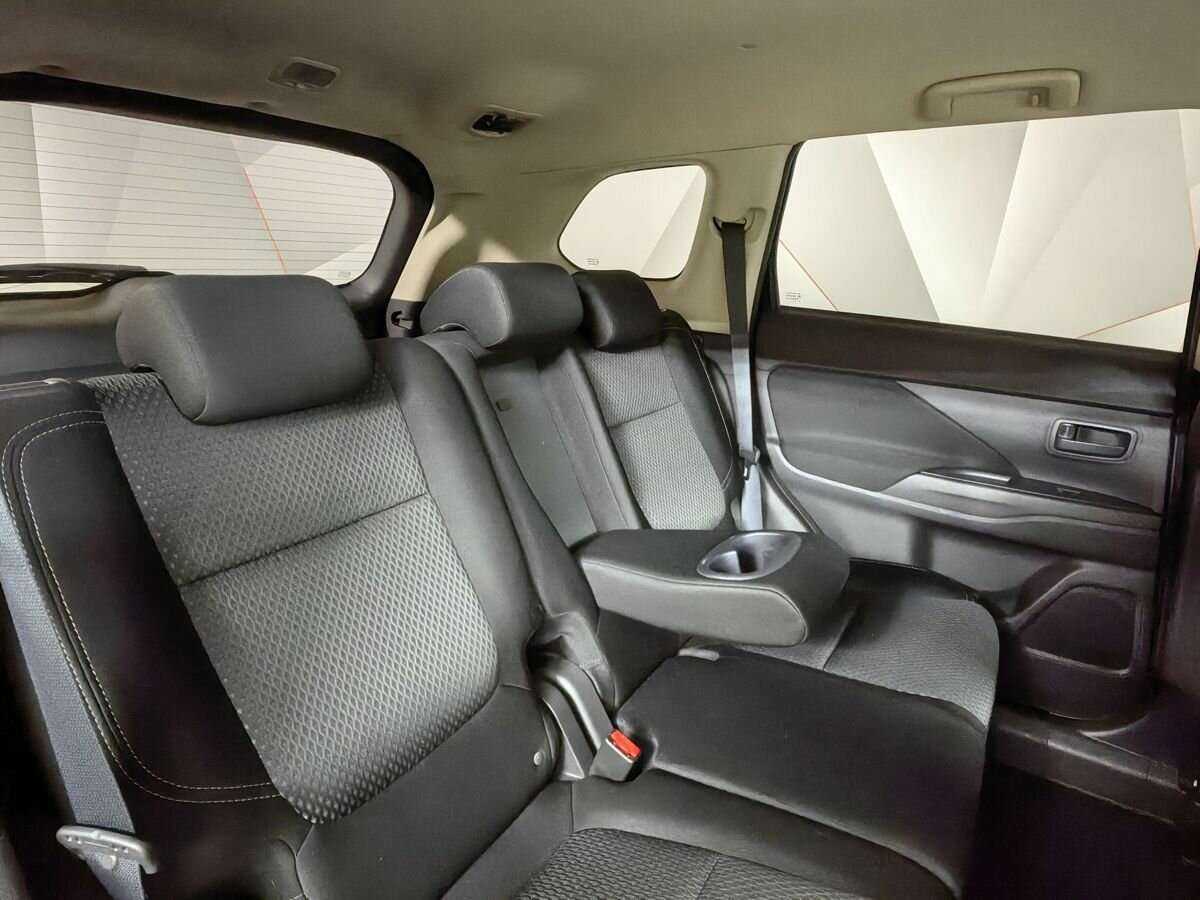 Mitsubishi Outlander с пробегом — 2018 год. Фото: #10