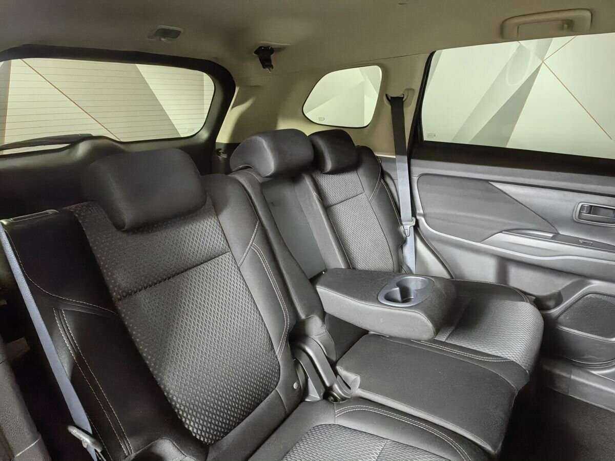 Mitsubishi Outlander с пробегом — 2020 год. Фото: #11