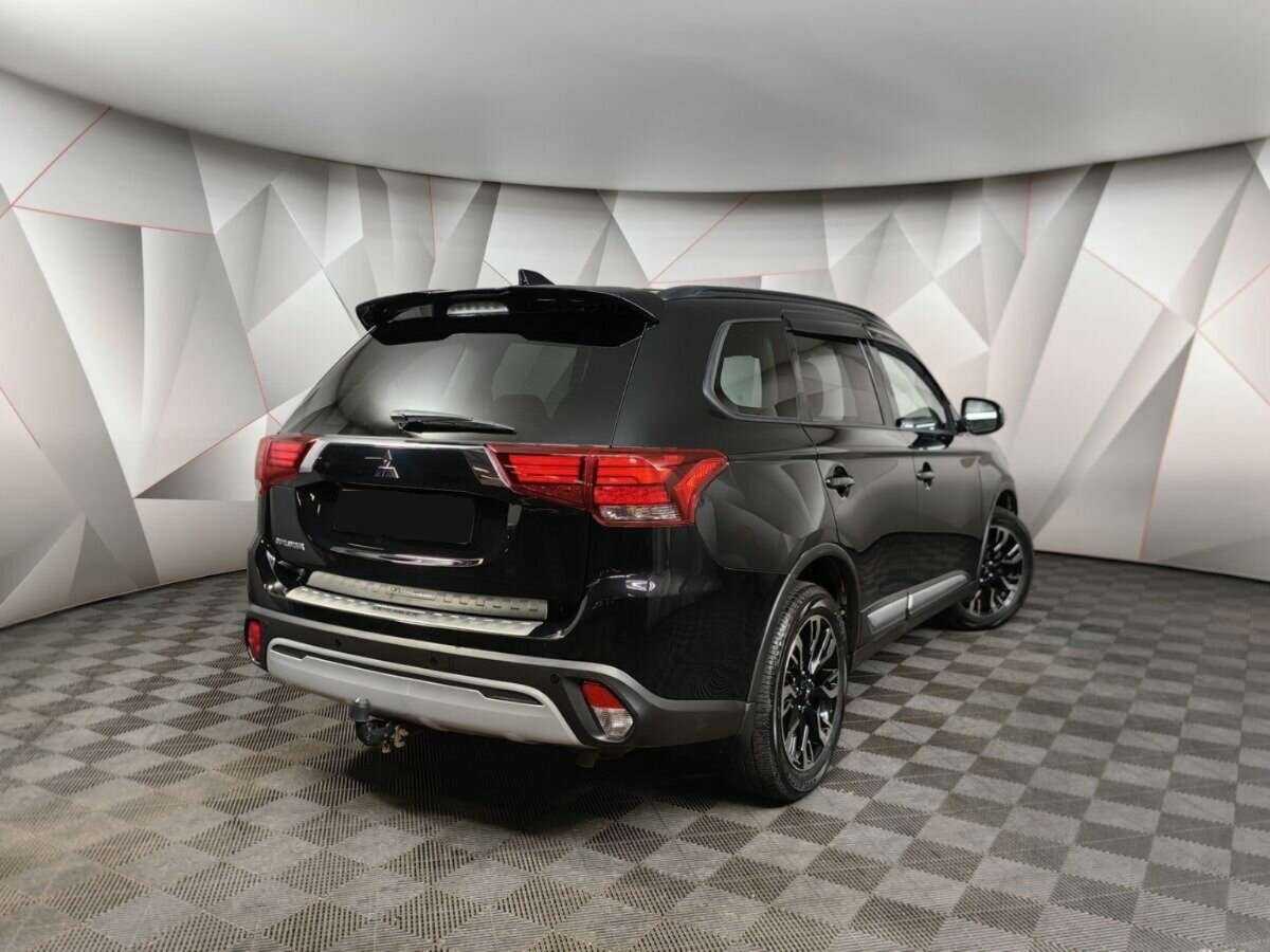 Mitsubishi Outlander с пробегом — 2022 год. Фото: #1