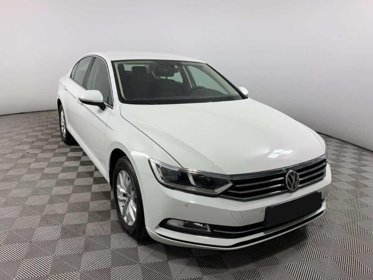 Volkswagen Passat с пробегом — 2019 год. Фото: #2