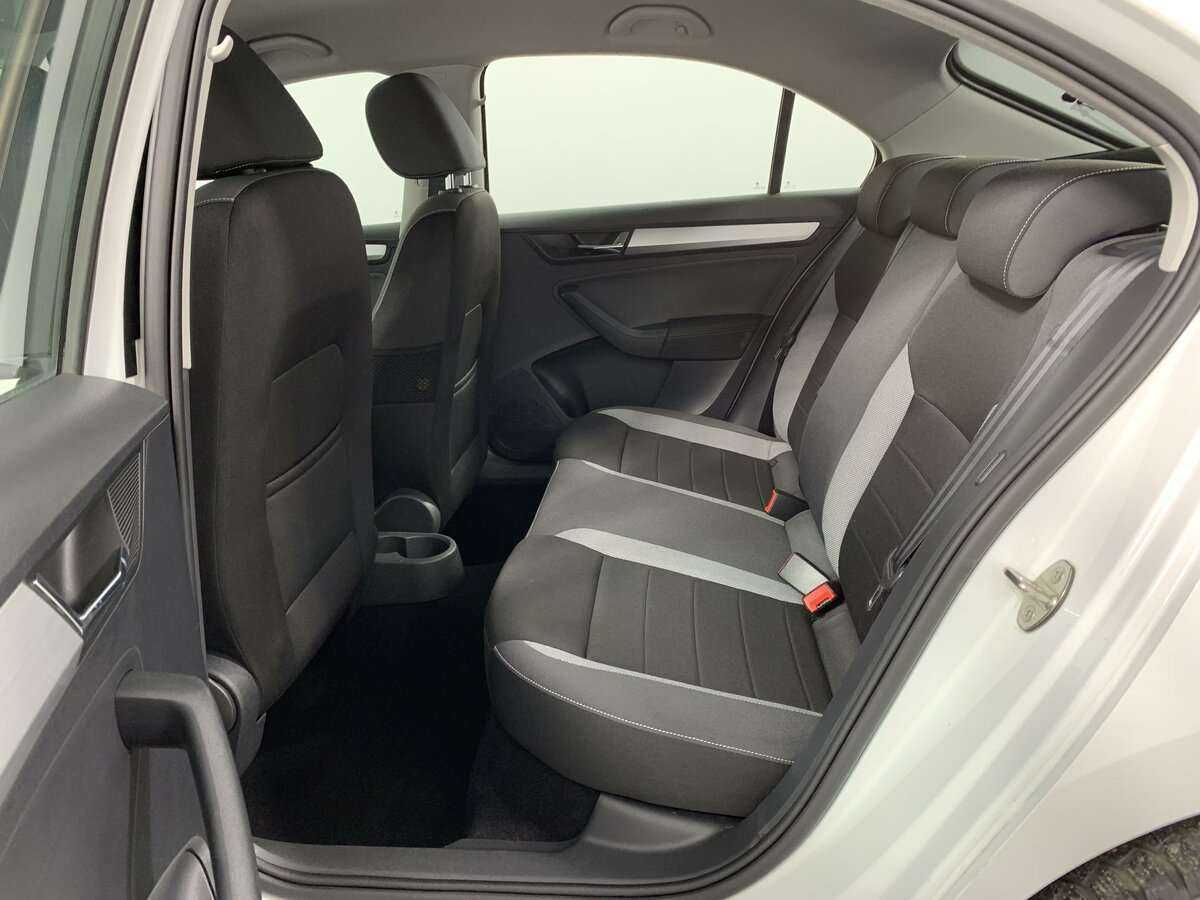 Skoda Rapid с пробегом — 2019 год. Фото: #9