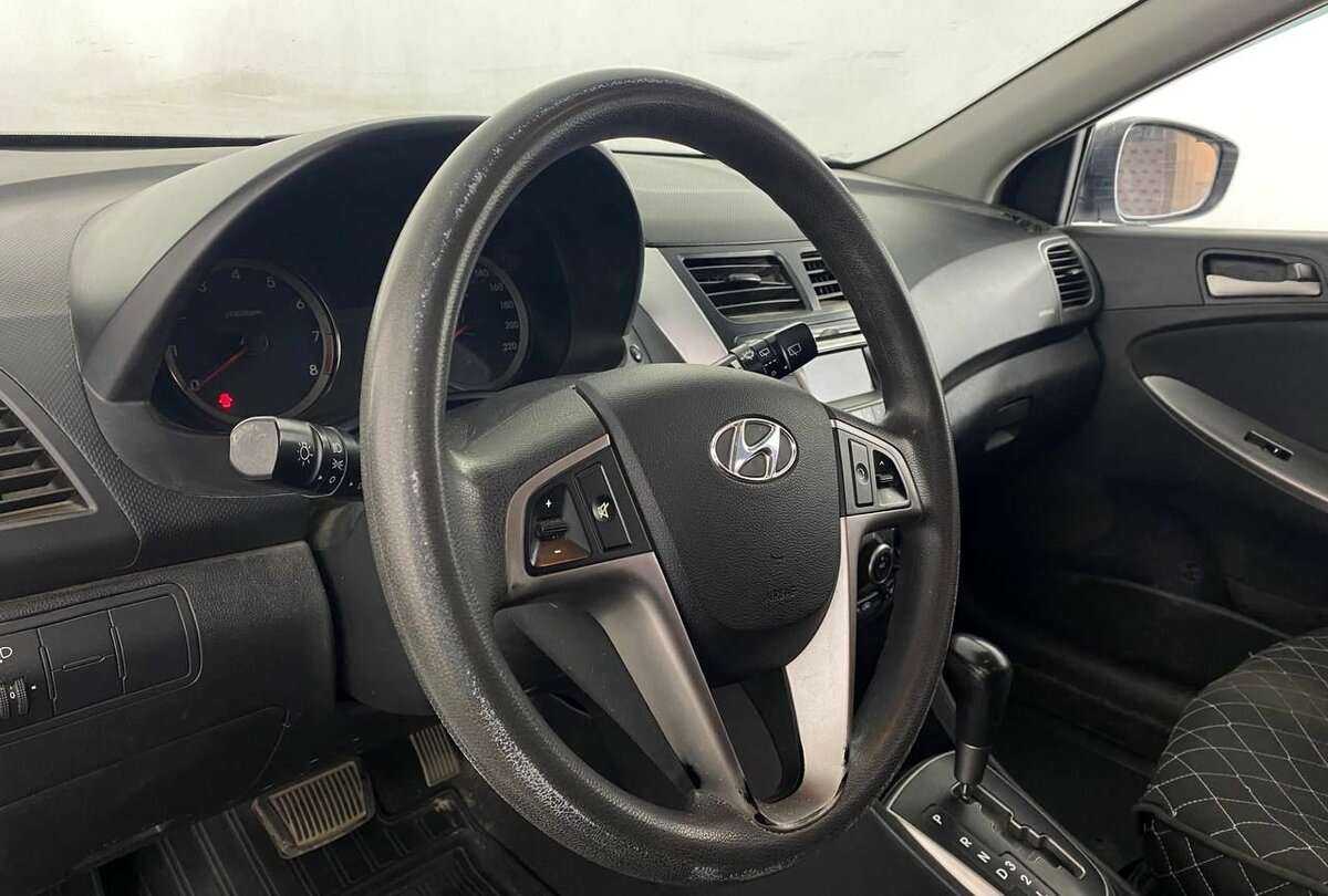 Hyundai Solaris с пробегом — 2014 год. Фото: #12