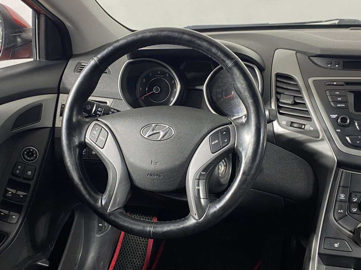 Hyundai Elantra с пробегом — 2015 год. Фото: #9