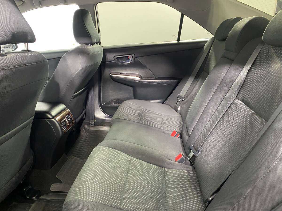 Toyota Camry с пробегом — 2017 год. Фото: #19