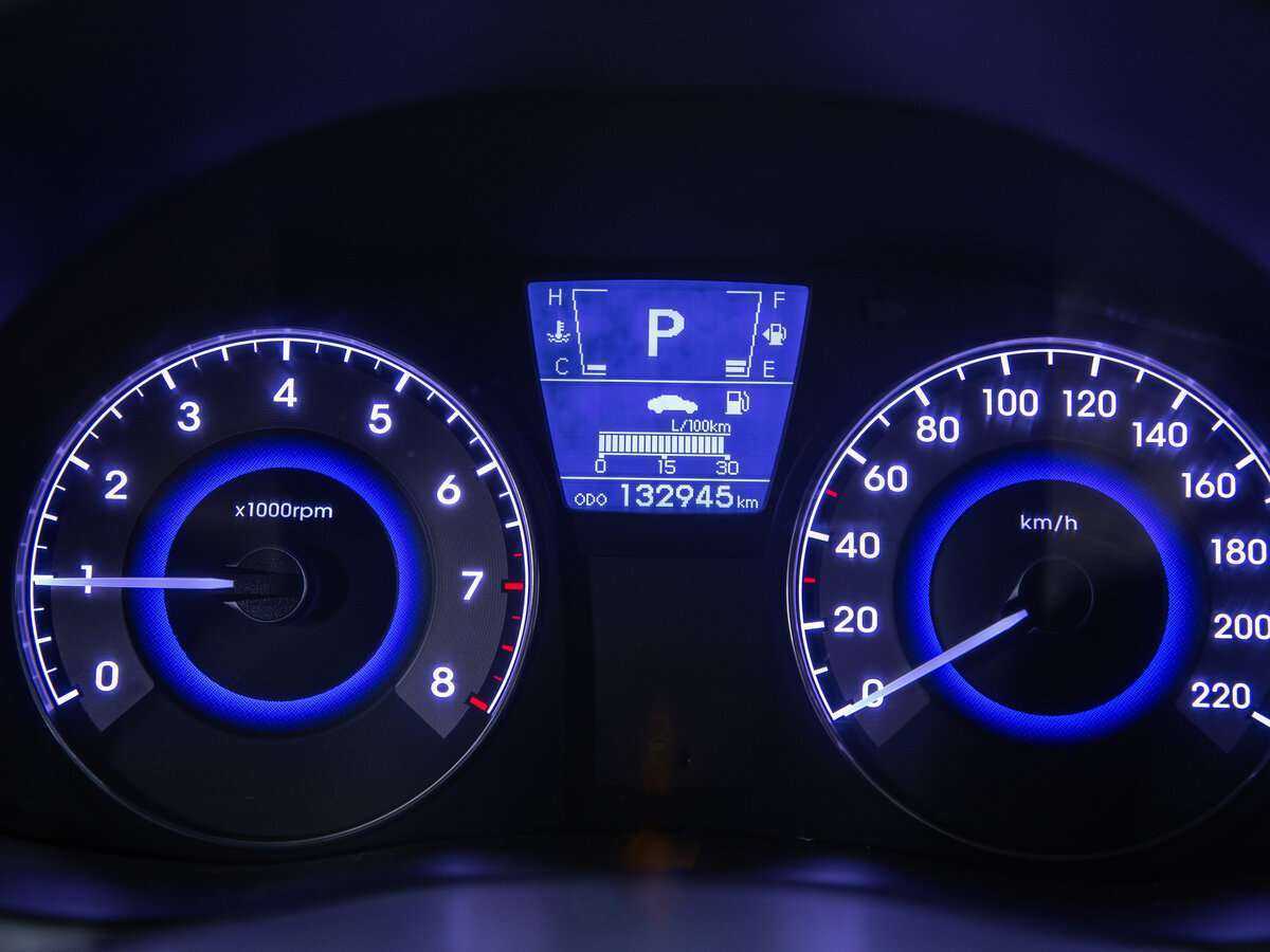 Hyundai Solaris с пробегом — 2012 год. Фото: #14