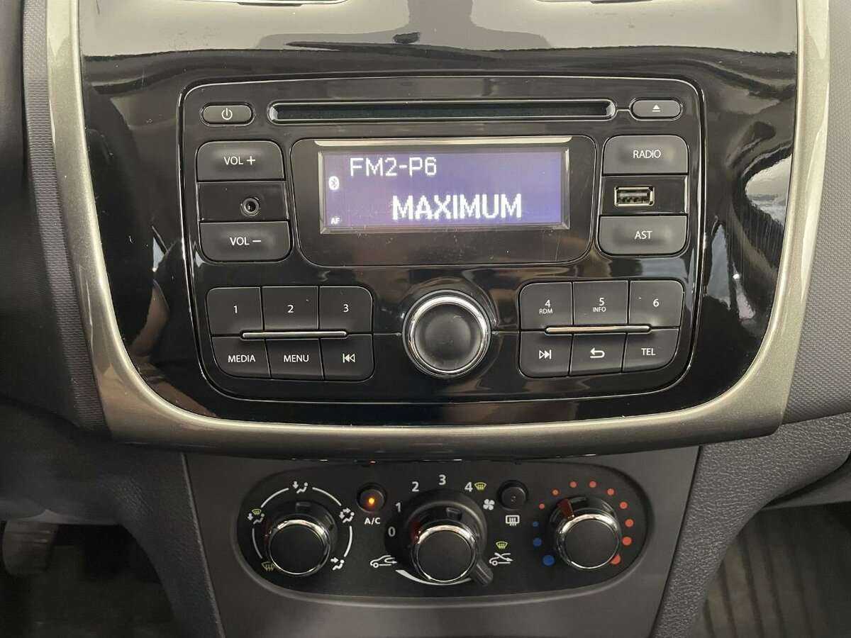 Renault Logan с пробегом — 2016 год. Фото: #11