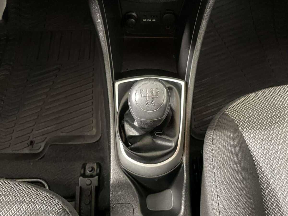 Hyundai Solaris с пробегом — 2014 год. Фото: #12