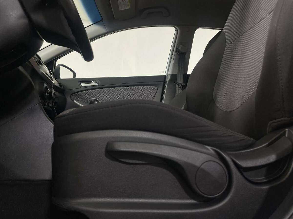 Hyundai Solaris с пробегом — 2012 год. Фото: #9