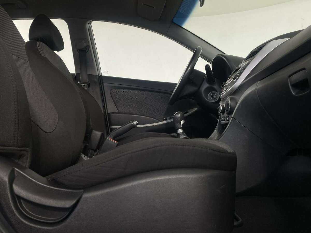 Hyundai Solaris с пробегом — 2012 год. Фото: #13