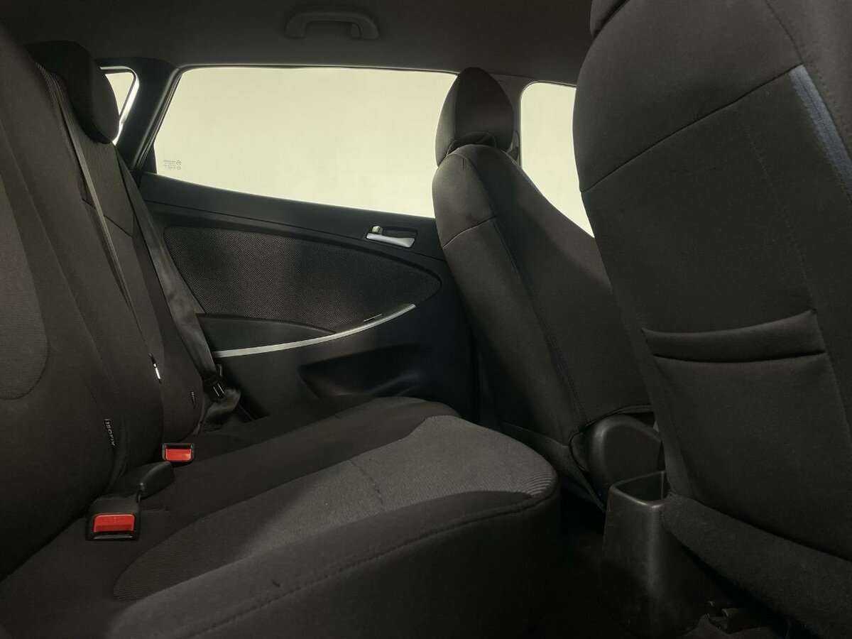 Hyundai Solaris с пробегом — 2012 год. Фото: #15