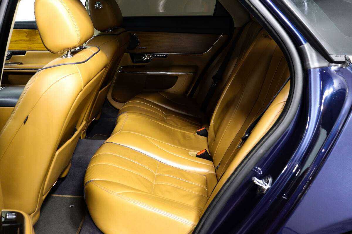 Jaguar XJ с пробегом — 2013 год. Фото: #11