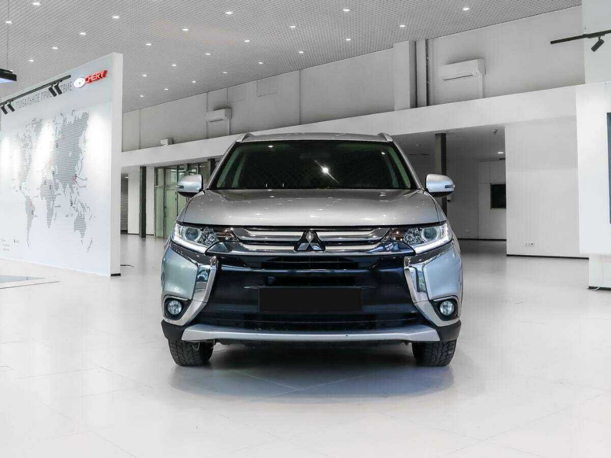 Mitsubishi Outlander с пробегом — 2016 год. Фото: #1