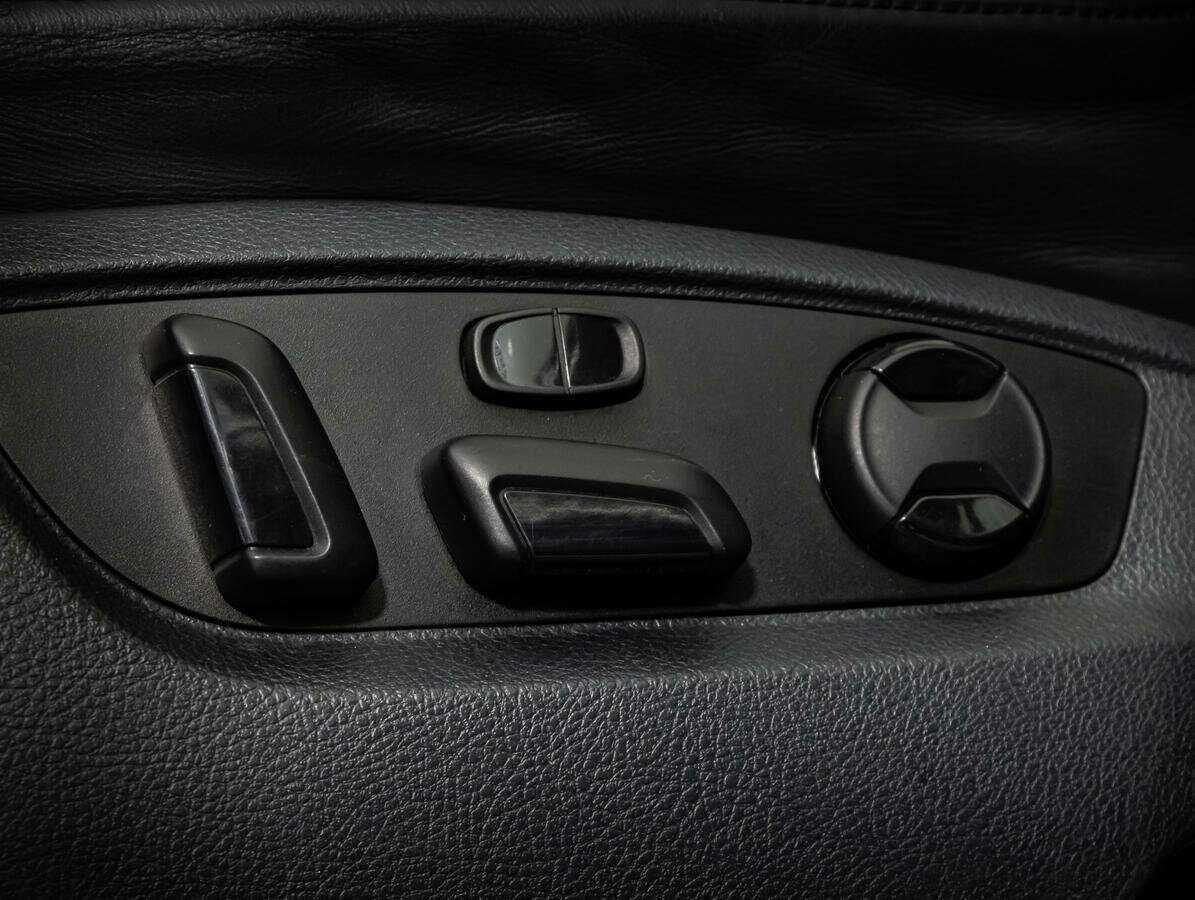 Volkswagen Touareg с пробегом — 2012 год. Фото: #17